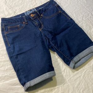 Woman’s Bermuda shorts size 3